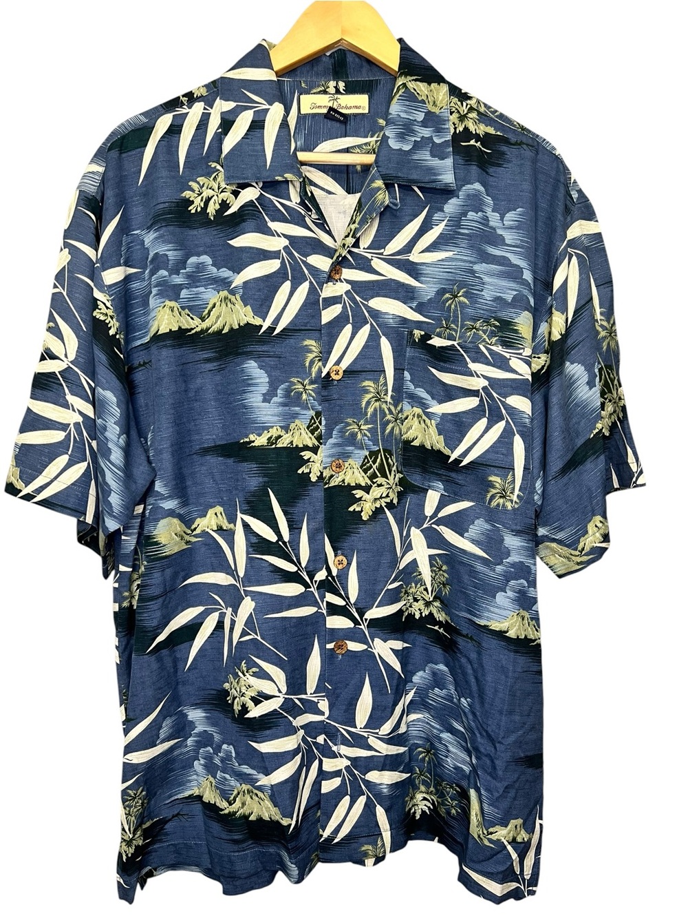 Tommy Bahama Vintage 100% Silk Camp Hawaiian Aloha Button Up Shirt Volcano Men L